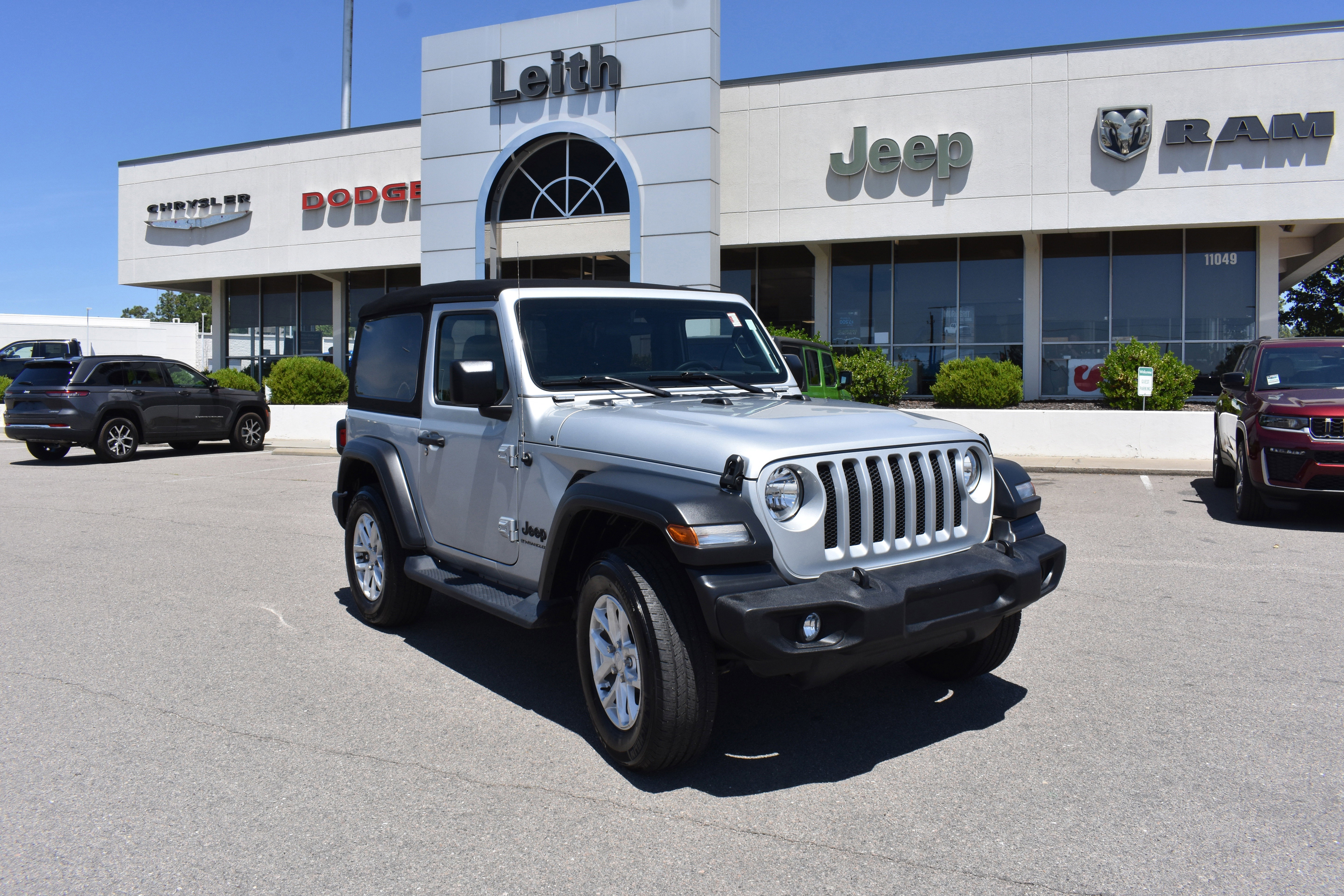Used 2023 Jeep Wrangler Sport AWD/4WD image 1