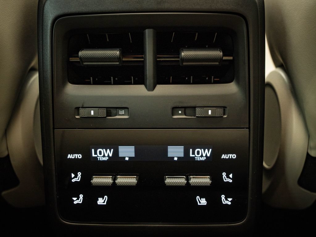 New 2026 Porsche Macan 4 Electric AWD/4WD image 42