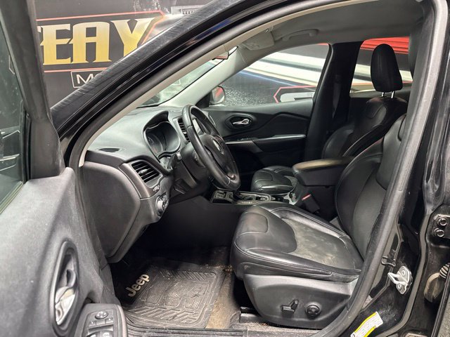 Used 2019 Jeep Cherokee Latitude Plus FWD image 4