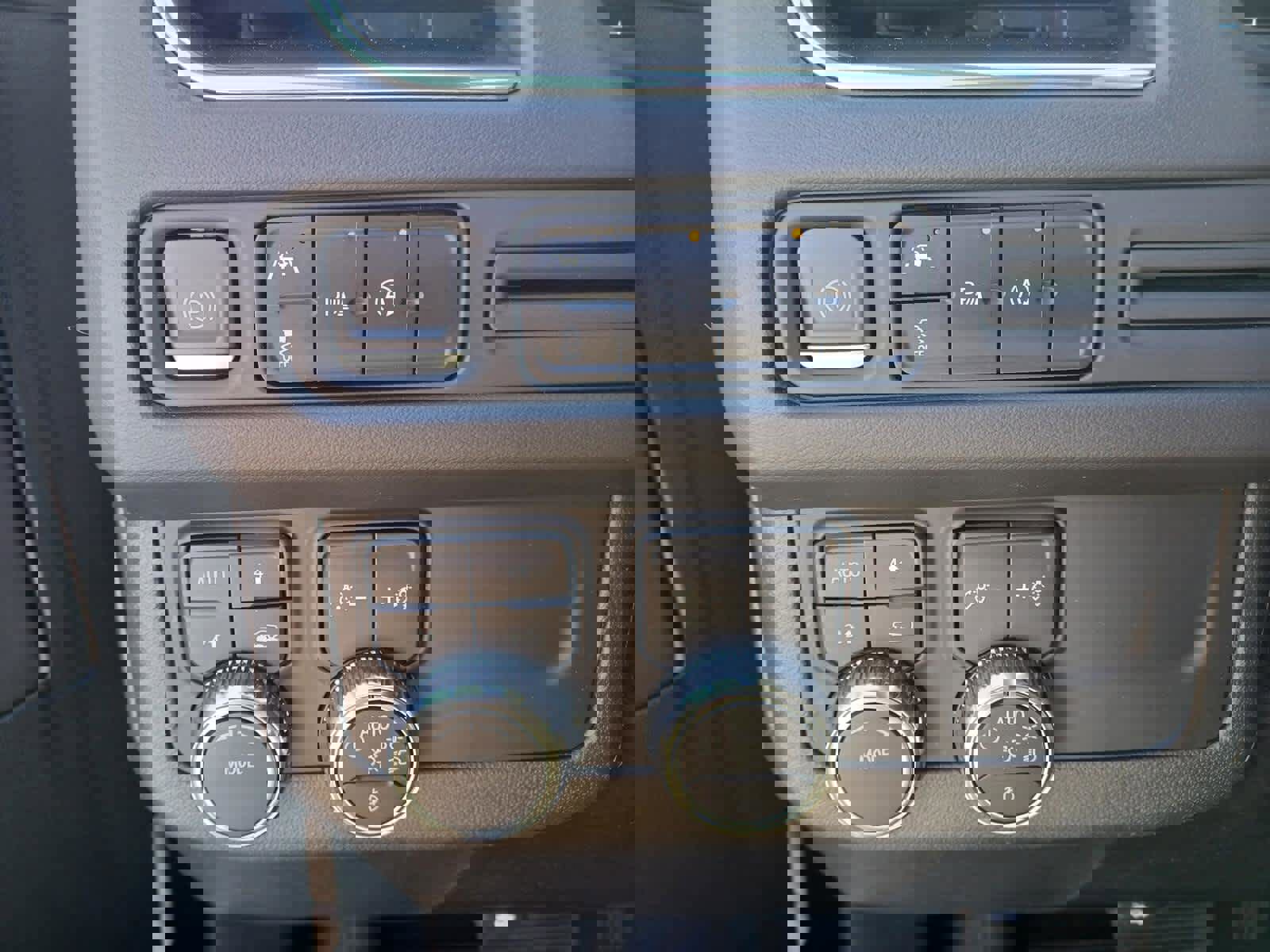 Used 2023 GMC Yukon XL SLT image 18