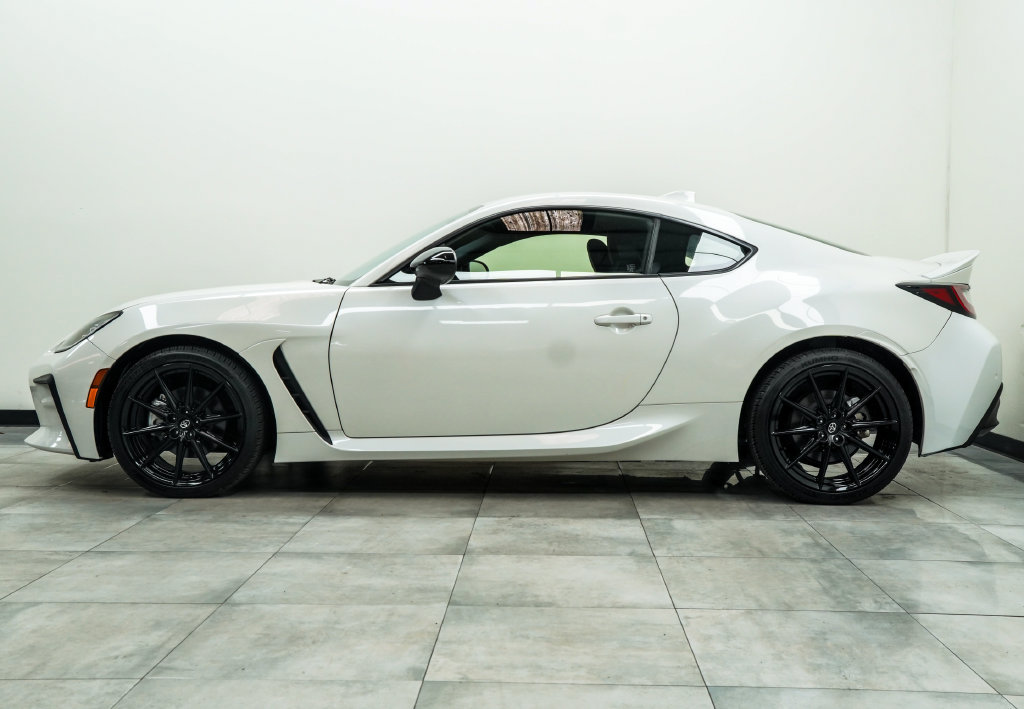 Used 2024 Toyota GR86 Premium RWD image 9