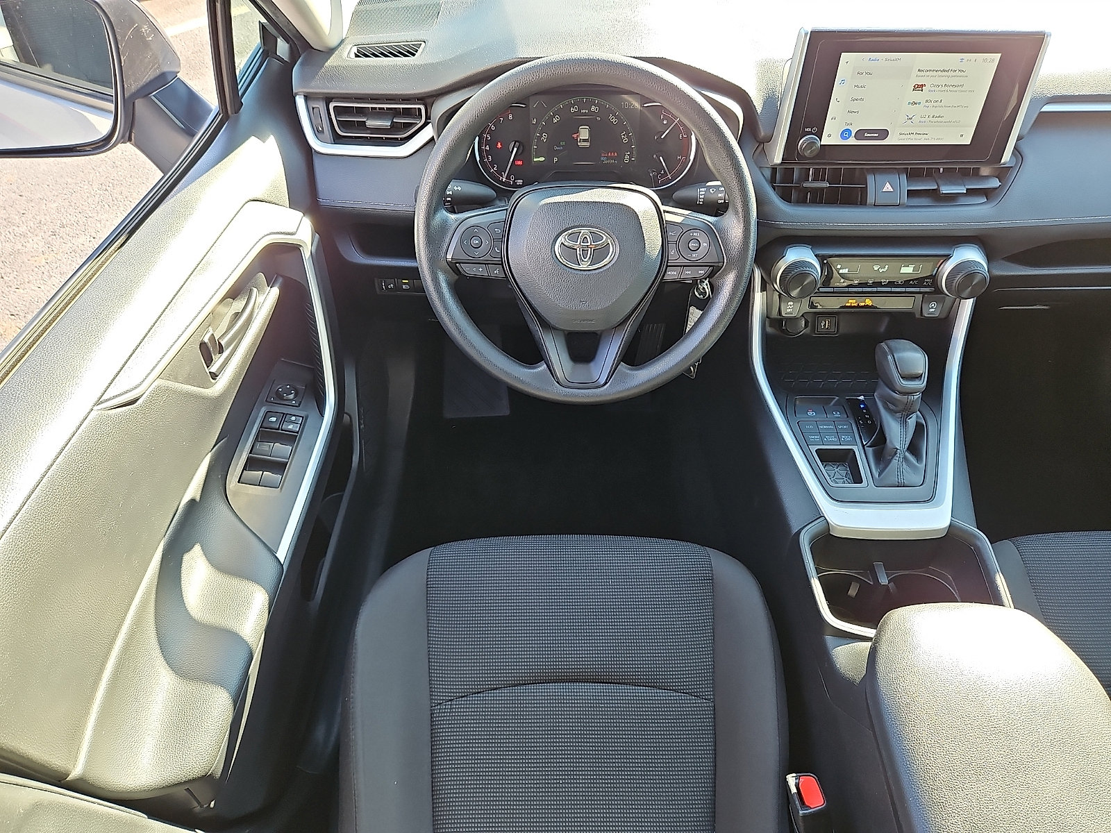 Used 2024 Toyota RAV4 LE AWD/4WD image 11