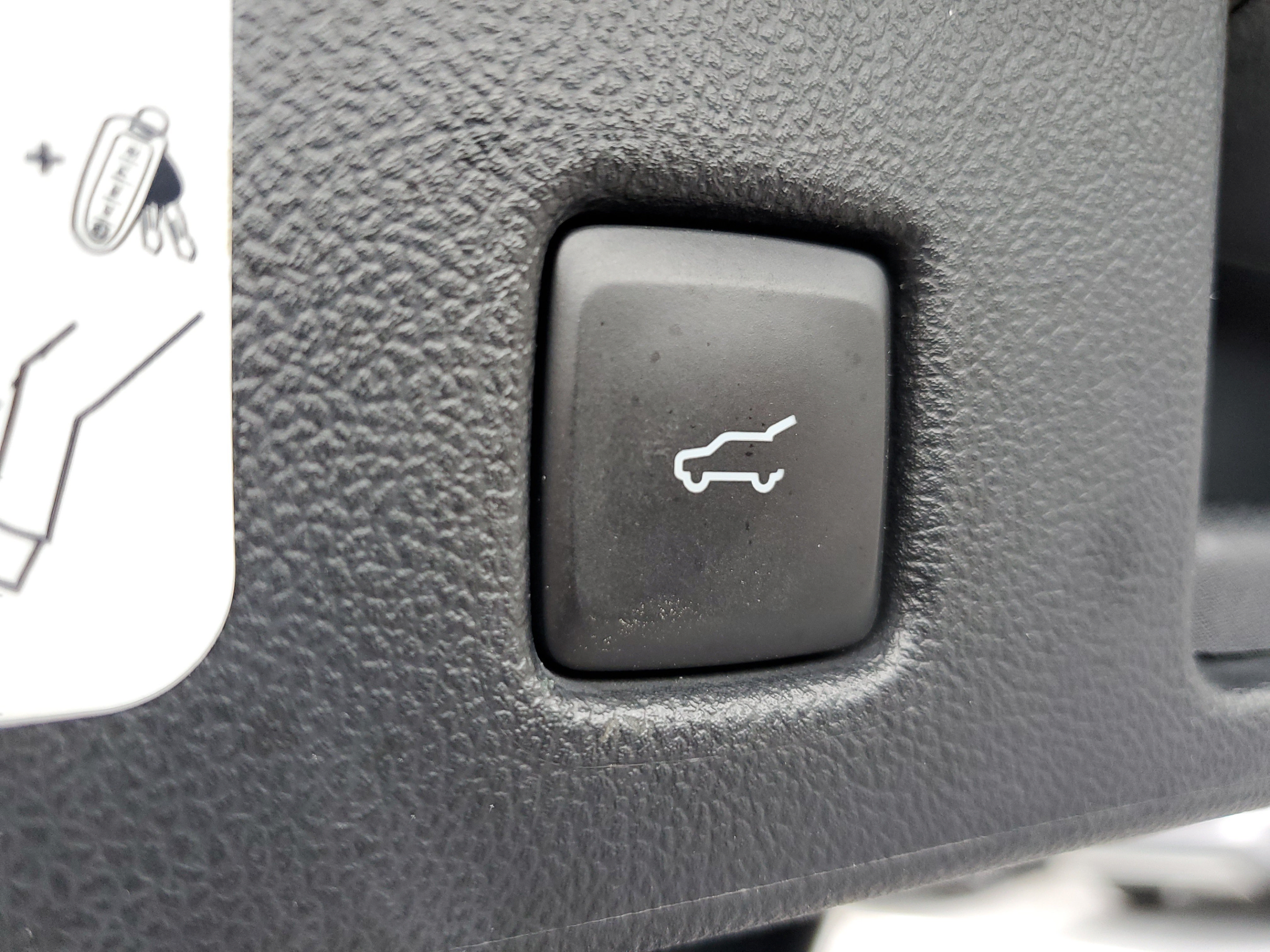 Certified 2020 Ford Escape Titanium AWD/4WD image 8