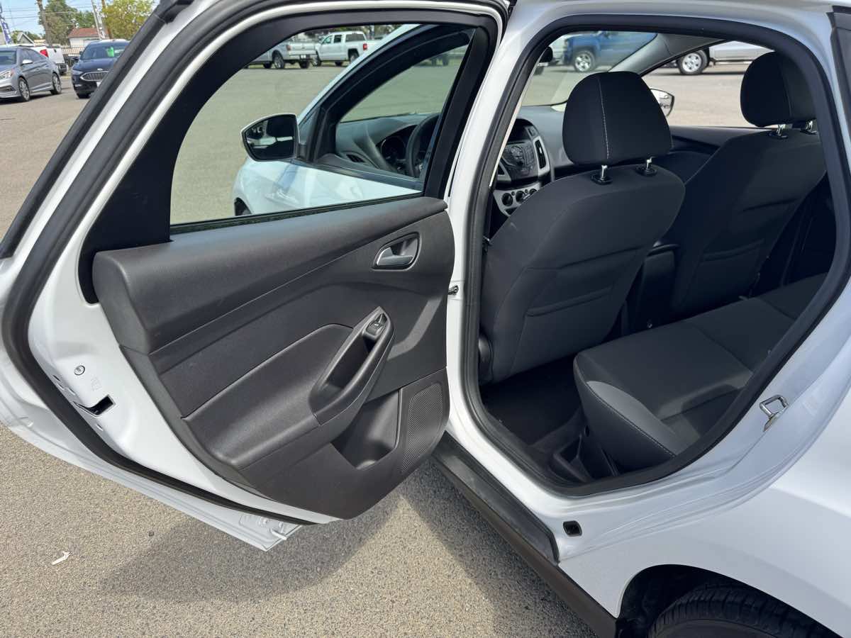 Used 2013 Ford Focus SE FWD image 19