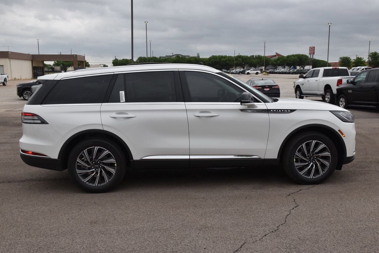 New 2026 Lincoln Aviator AWD image 5