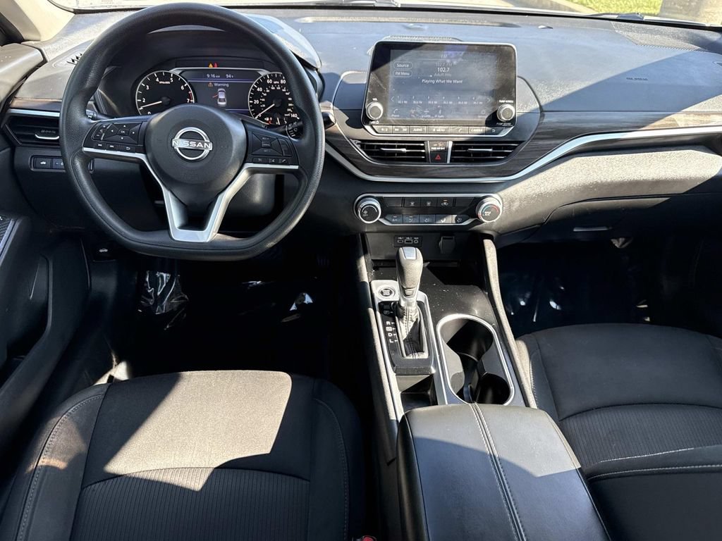 Used 2024 Nissan Altima 2.5 SV FWD image 3