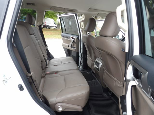 Used 2023 Lexus GX 460 Luxury w/ Accessory Package AWD/4WD image 30