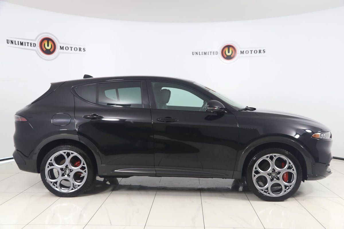 Used 2024 Alfa Romeo Tonale Veloce w/ Active Assist Package AWD/4WD image 2