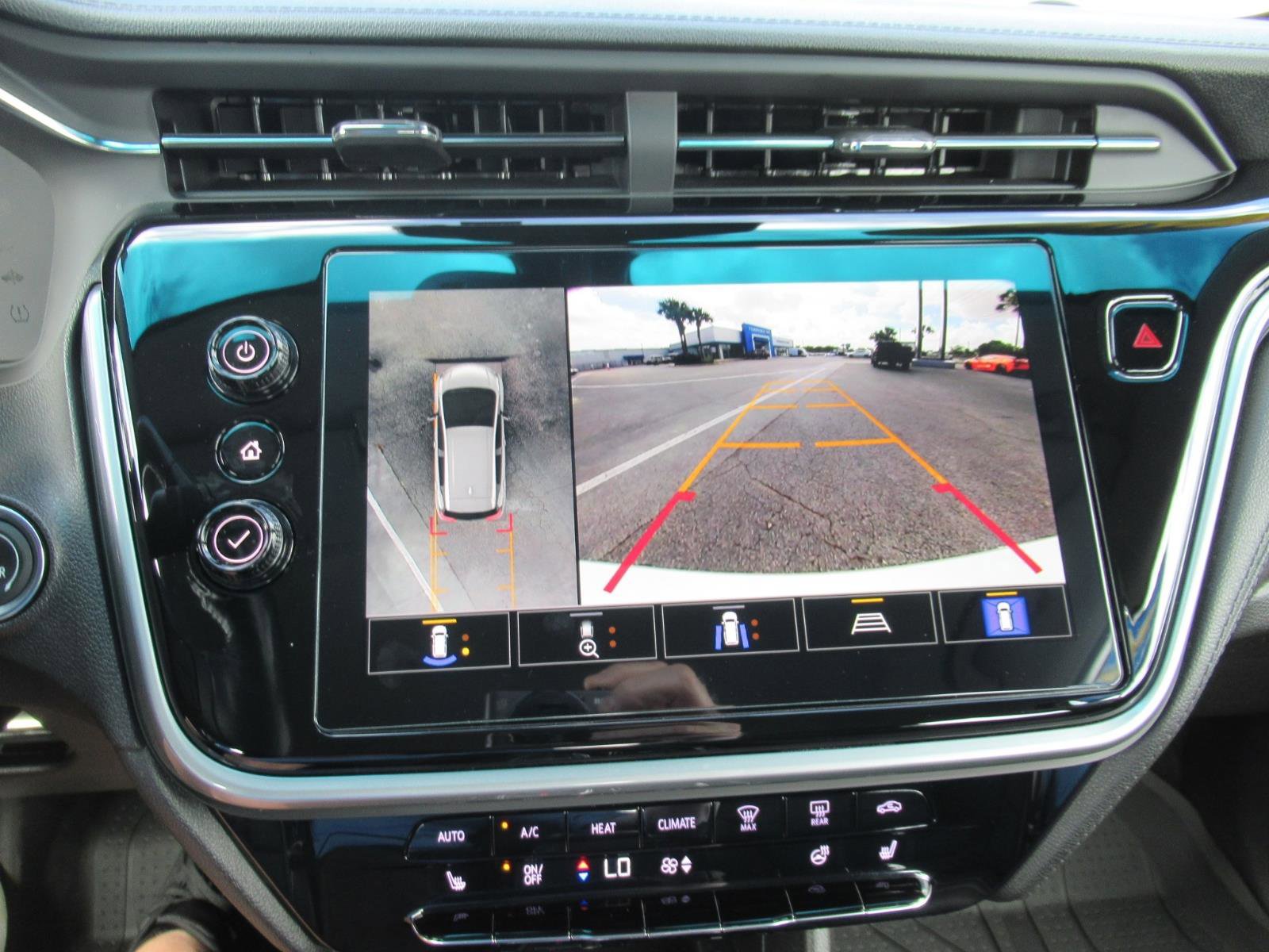 Used 2023 Chevrolet Bolt LT w/ Infotainment Package image 27