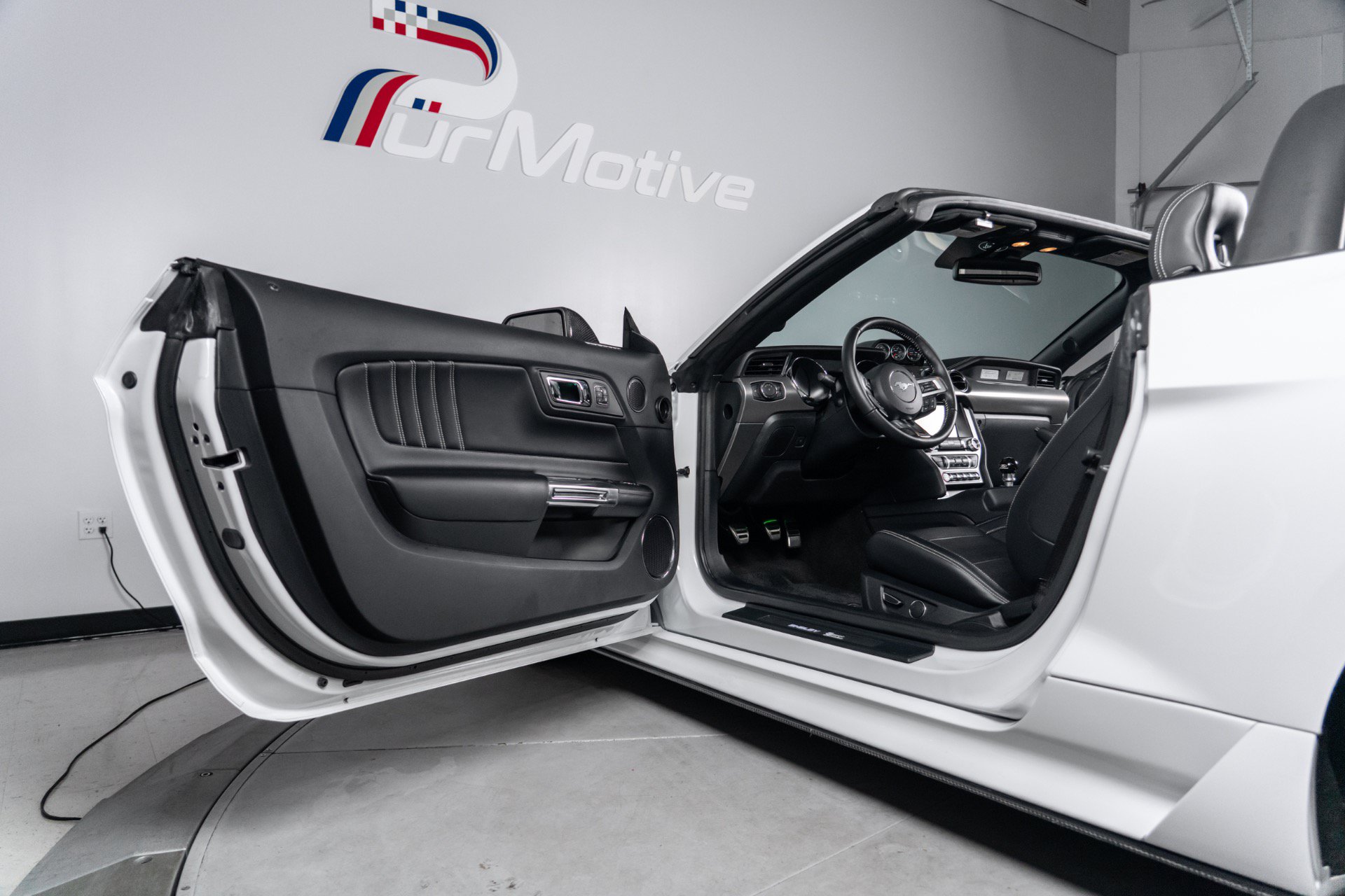 Used 2015 Ford Mustang GT Premium w/ Equipment Group 401A RWD image 25