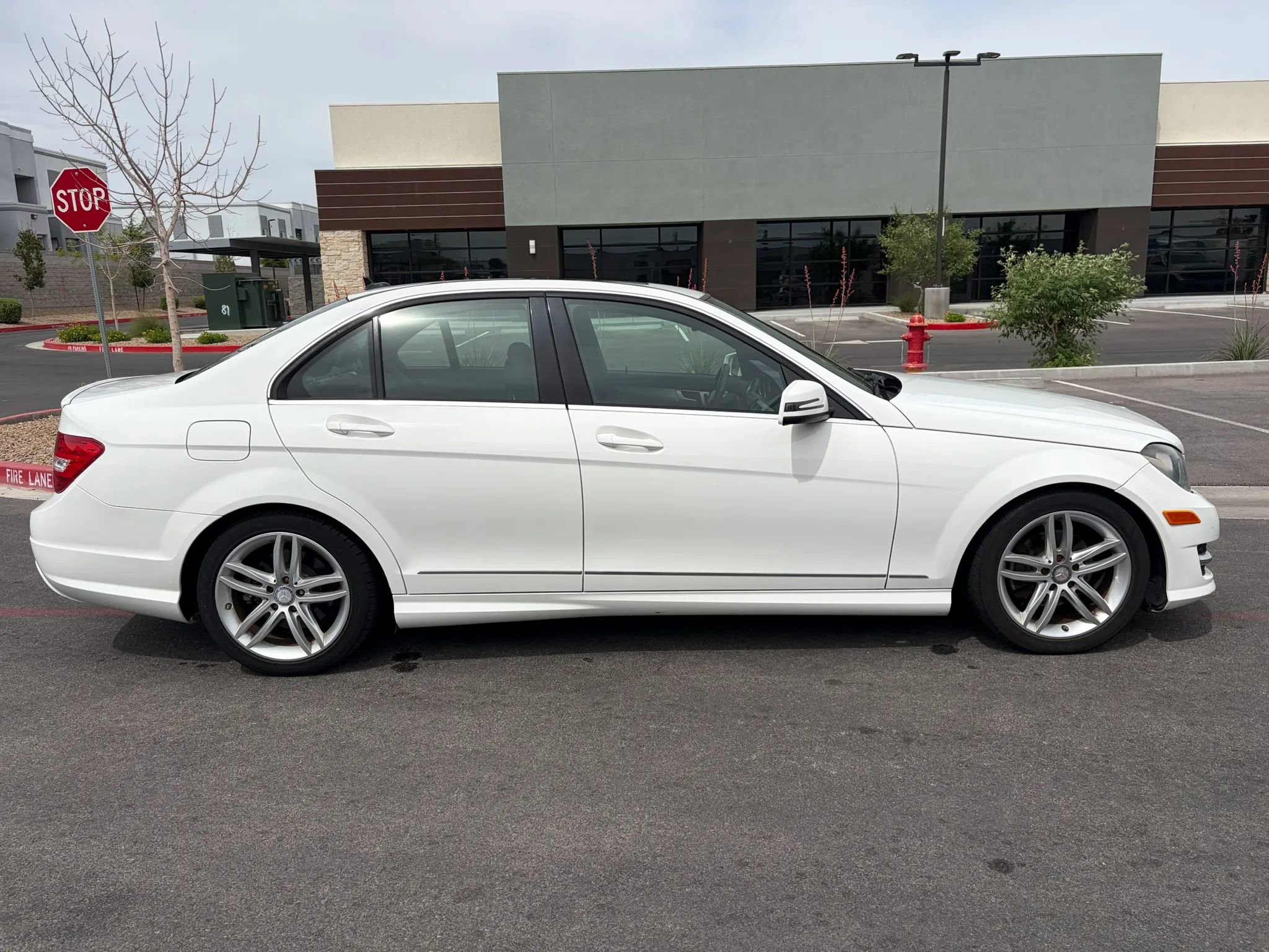 Used 2013 Mercedes-Benz C 250 Sedan w/ Multimedia Pkg image 4
