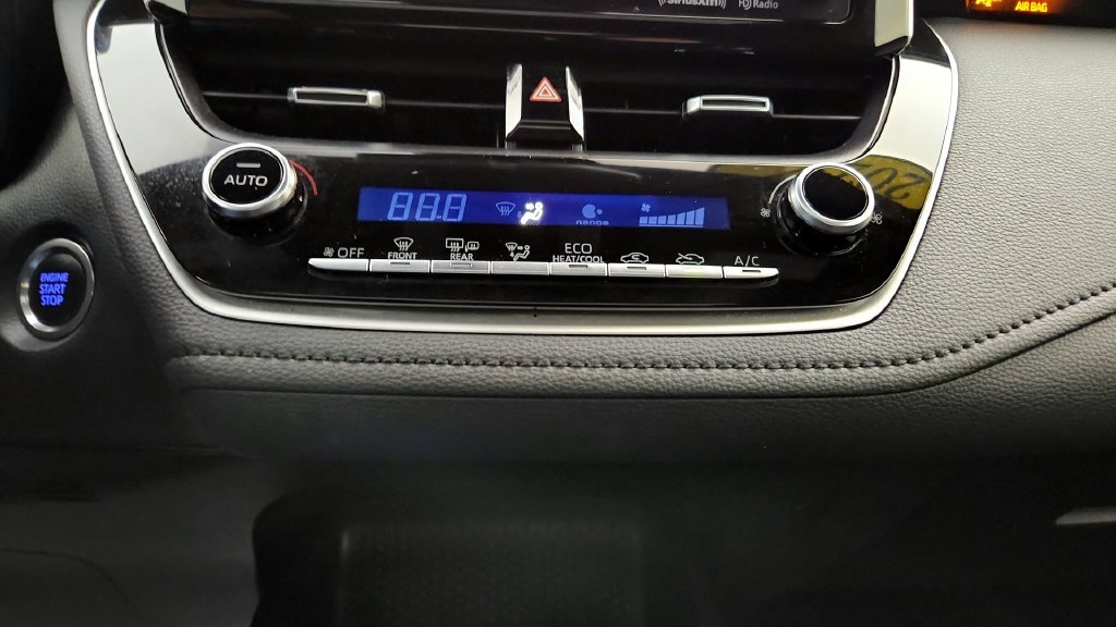 Certified 2022 Toyota Corolla SE w/ SE Premium Package FWD image 31