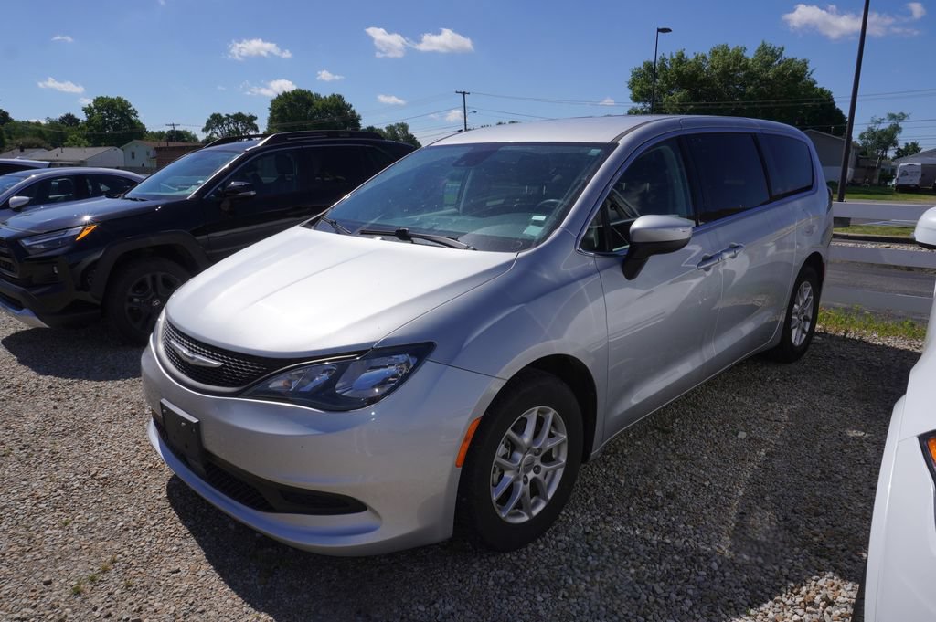 Used 2023 Chrysler Voyager LX FWD image 1