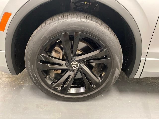 Used 2024 Volkswagen Tiguan SE R-Line AWD/4WD image 32