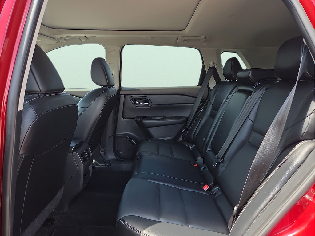Used 2023 Nissan Rogue SL FWD image 11