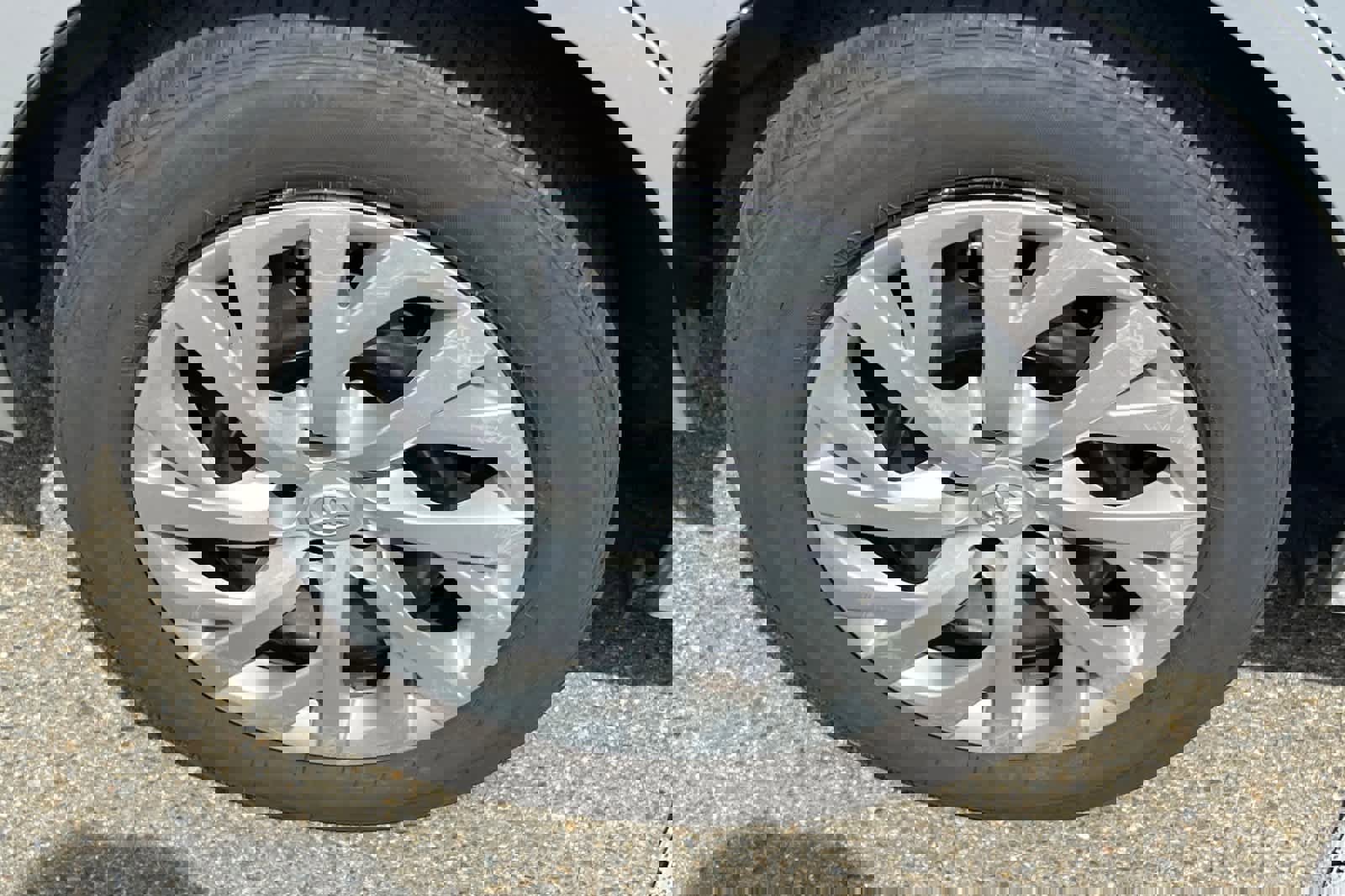 Used 2017 Toyota Corolla LE FWD image 17