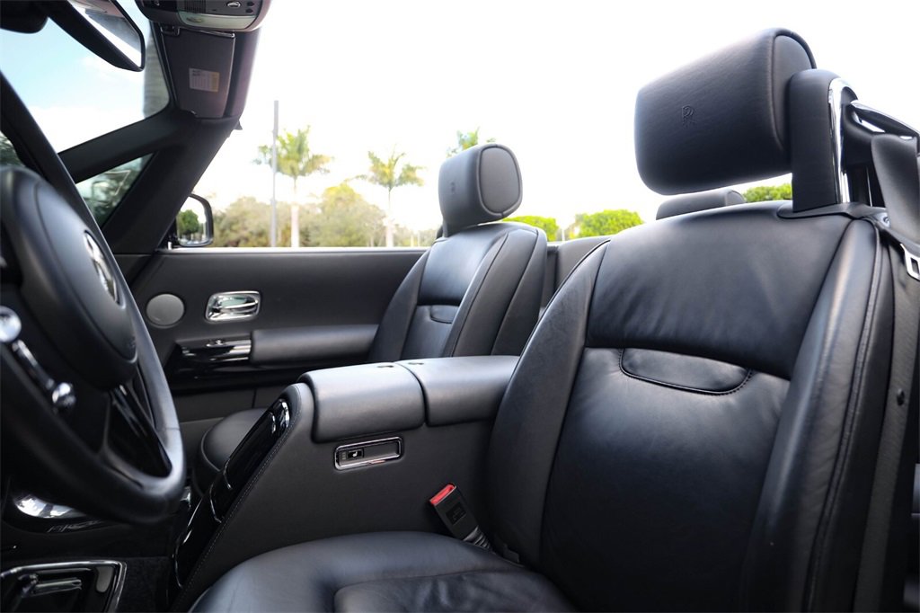 Used 2010 Rolls-Royce Phantom Drophead Coupe image 36