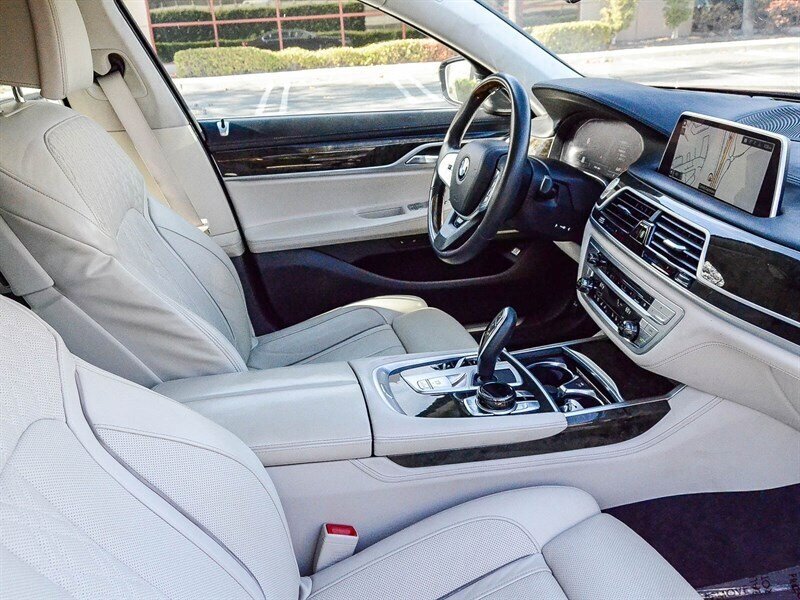 Used 2020 BMW 750i xDrive w/ Executive Package image 42