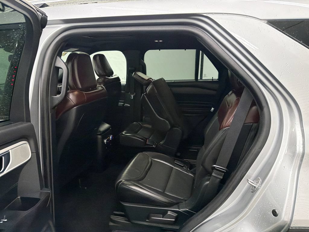 Used 2020 Ford Explorer Platinum w/ Premium Technology Package AWD/4WD image 23