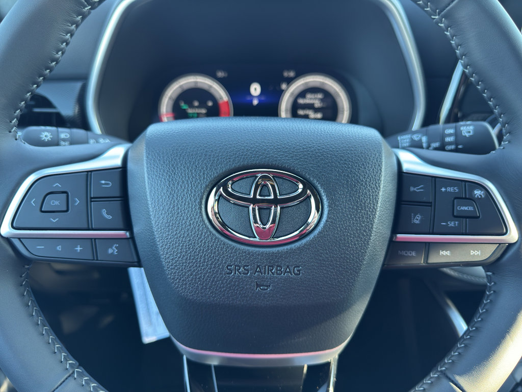 New 2025 Toyota Highlander XSE image 17