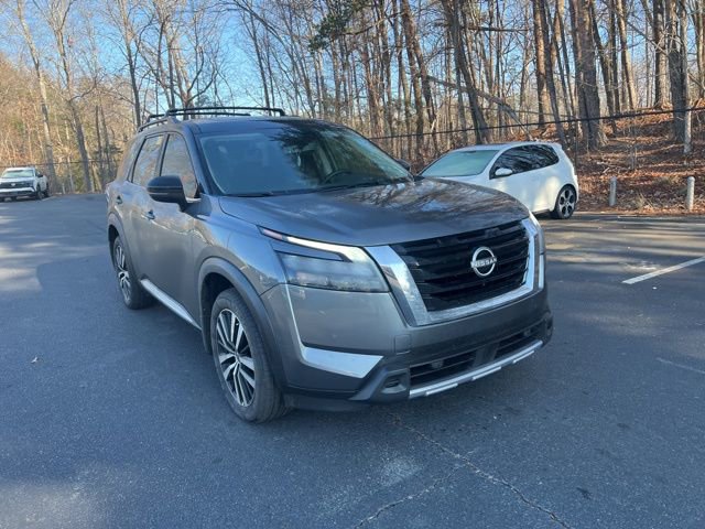 Used 2025 Nissan Pathfinder Platinum image 3