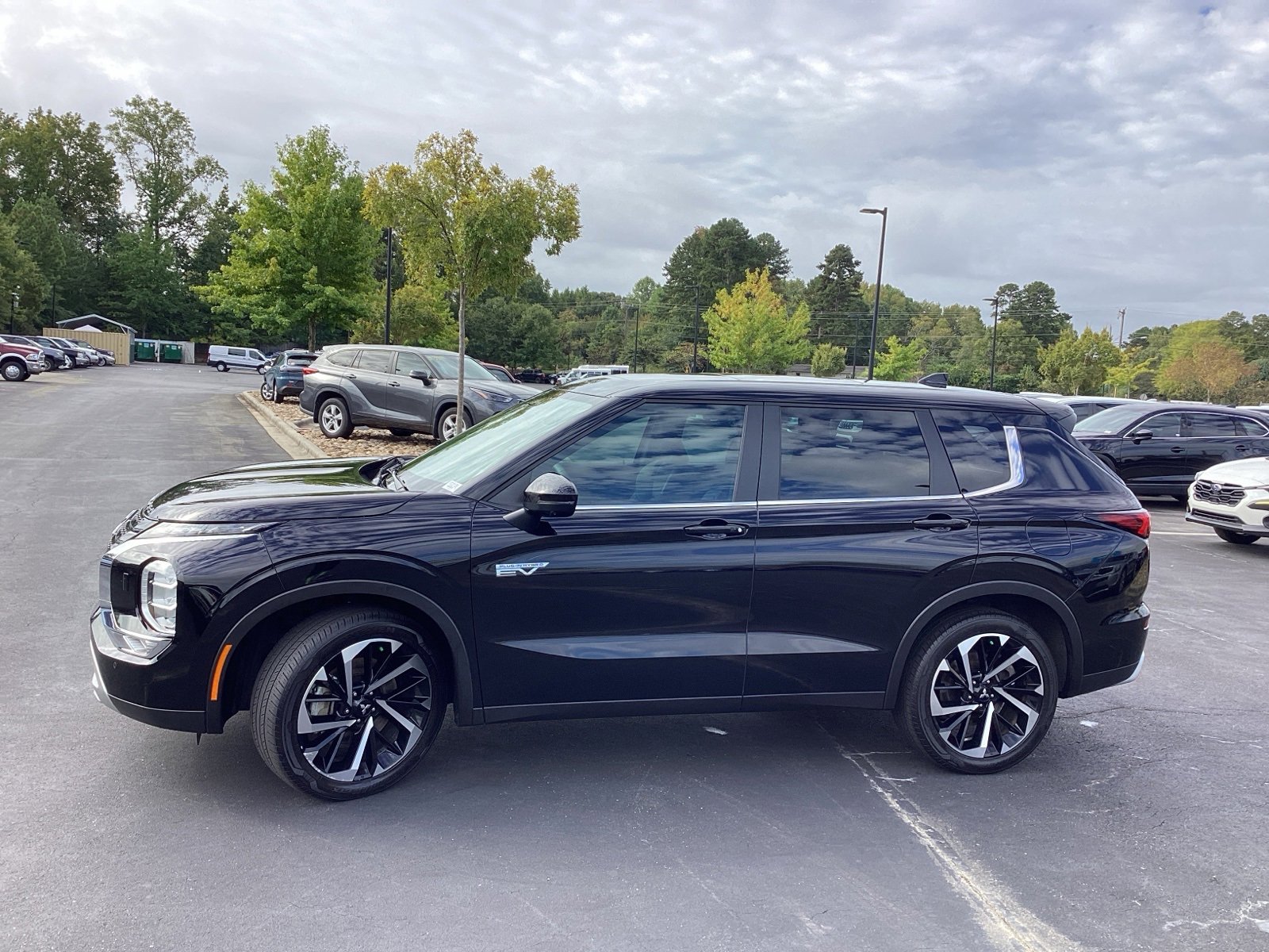 Used 2023 Mitsubishi Outlander SE image 6