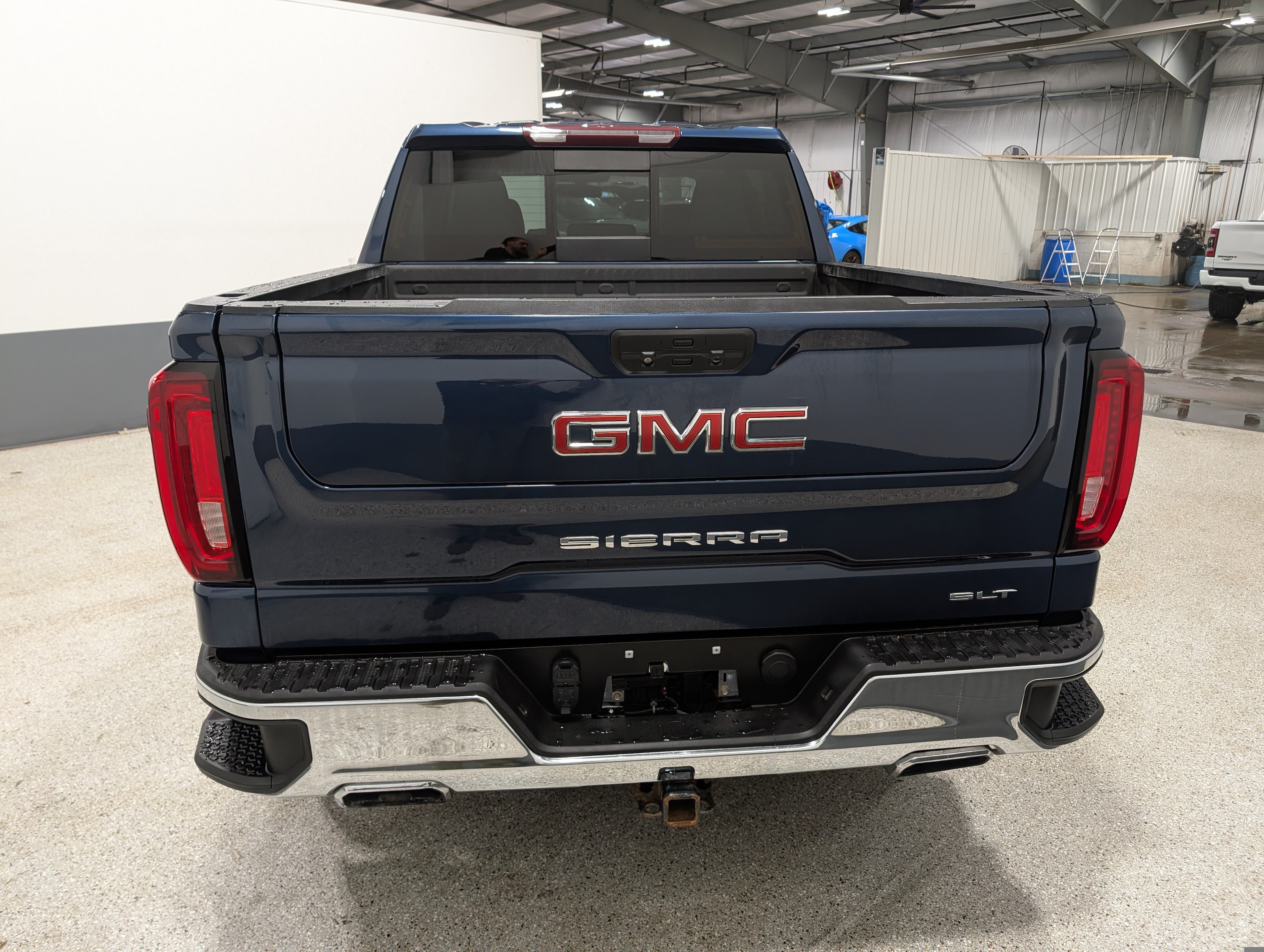 Used 2022 GMC Sierra 1500 SLT w/ SLT Premium Package AWD/4WD image 4