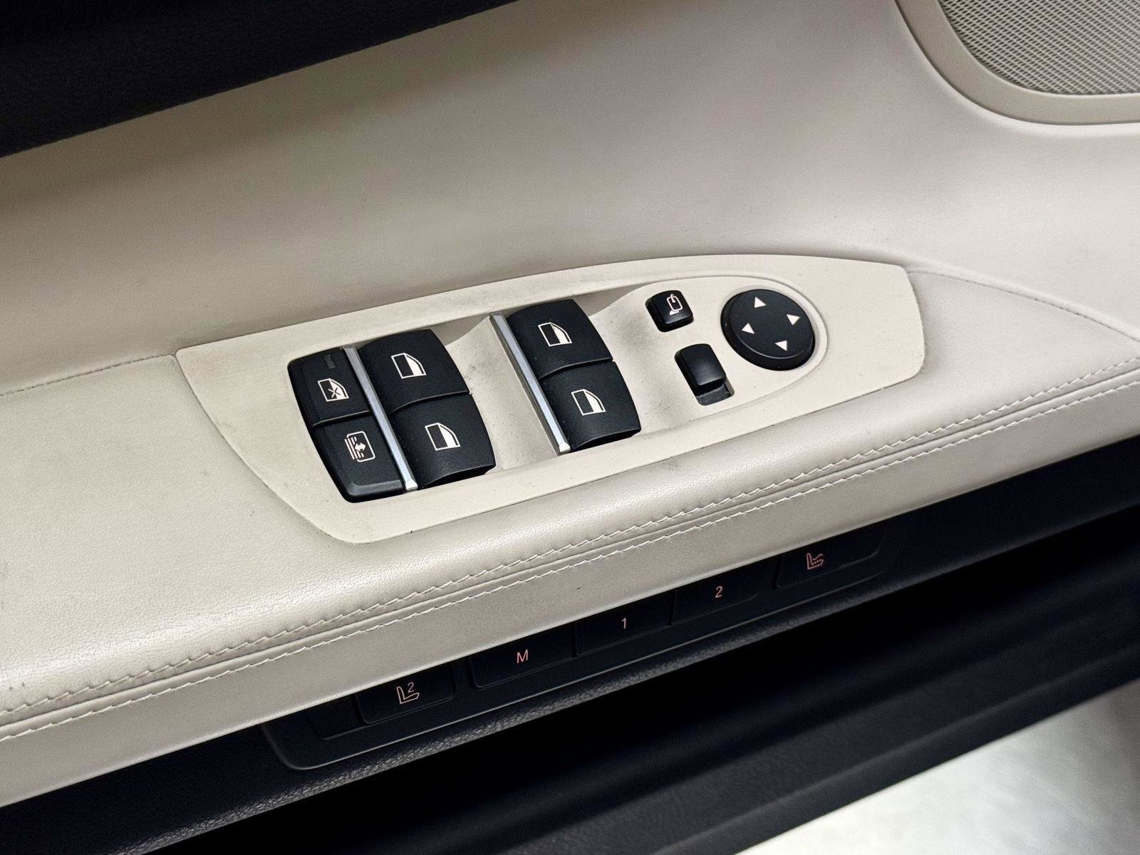 Used 2012 BMW 750Li w/ Driver Assistance Pkg RWD image 12