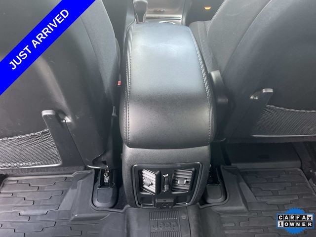 Used 2021 Jeep Grand Cherokee Laredo w/ Security & Convenience Group AWD/4WD image 18