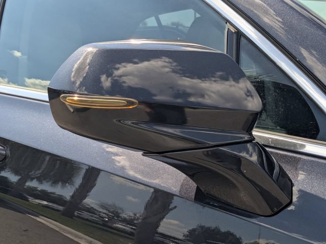 Used 2023 Cadillac XT4 Luxury w/ Cold Weather Package FWD image 13