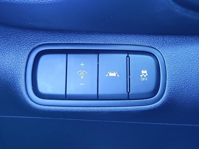 Used 2021 Hyundai Venue SE FWD image 16