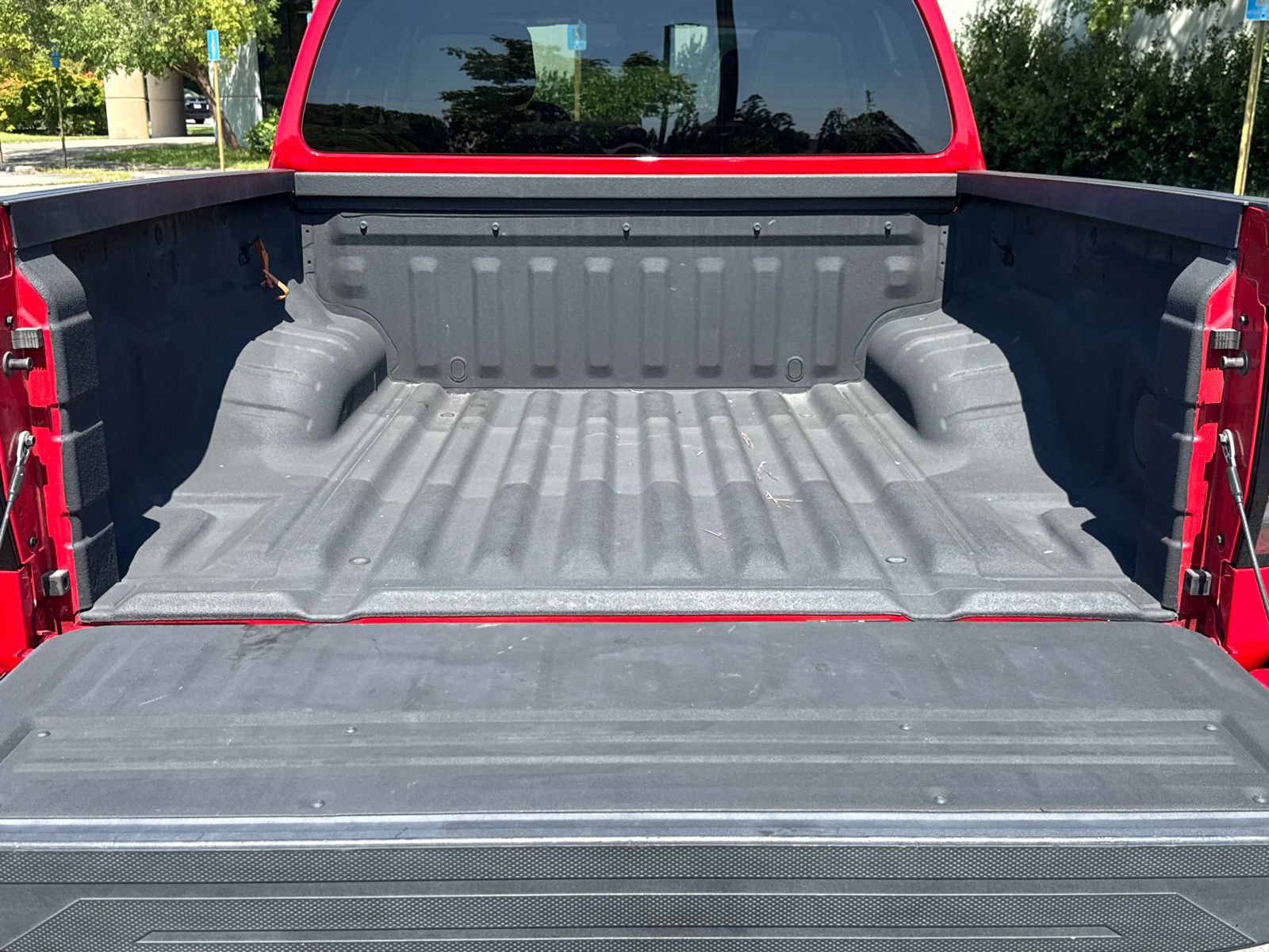 Used 2024 Nissan Frontier SV RWD image 18