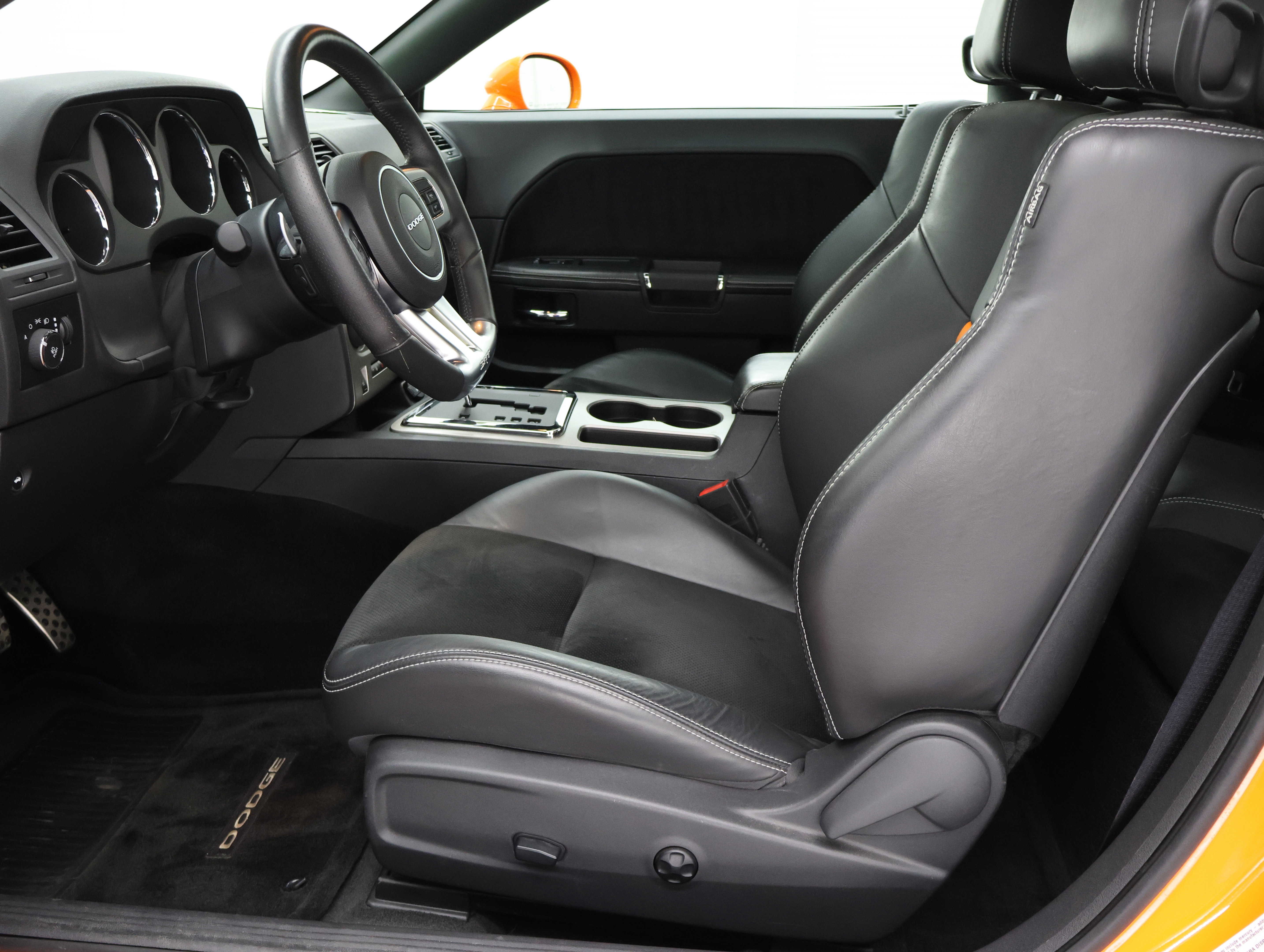 Used 2014 Dodge Challenger SRT8 image 7