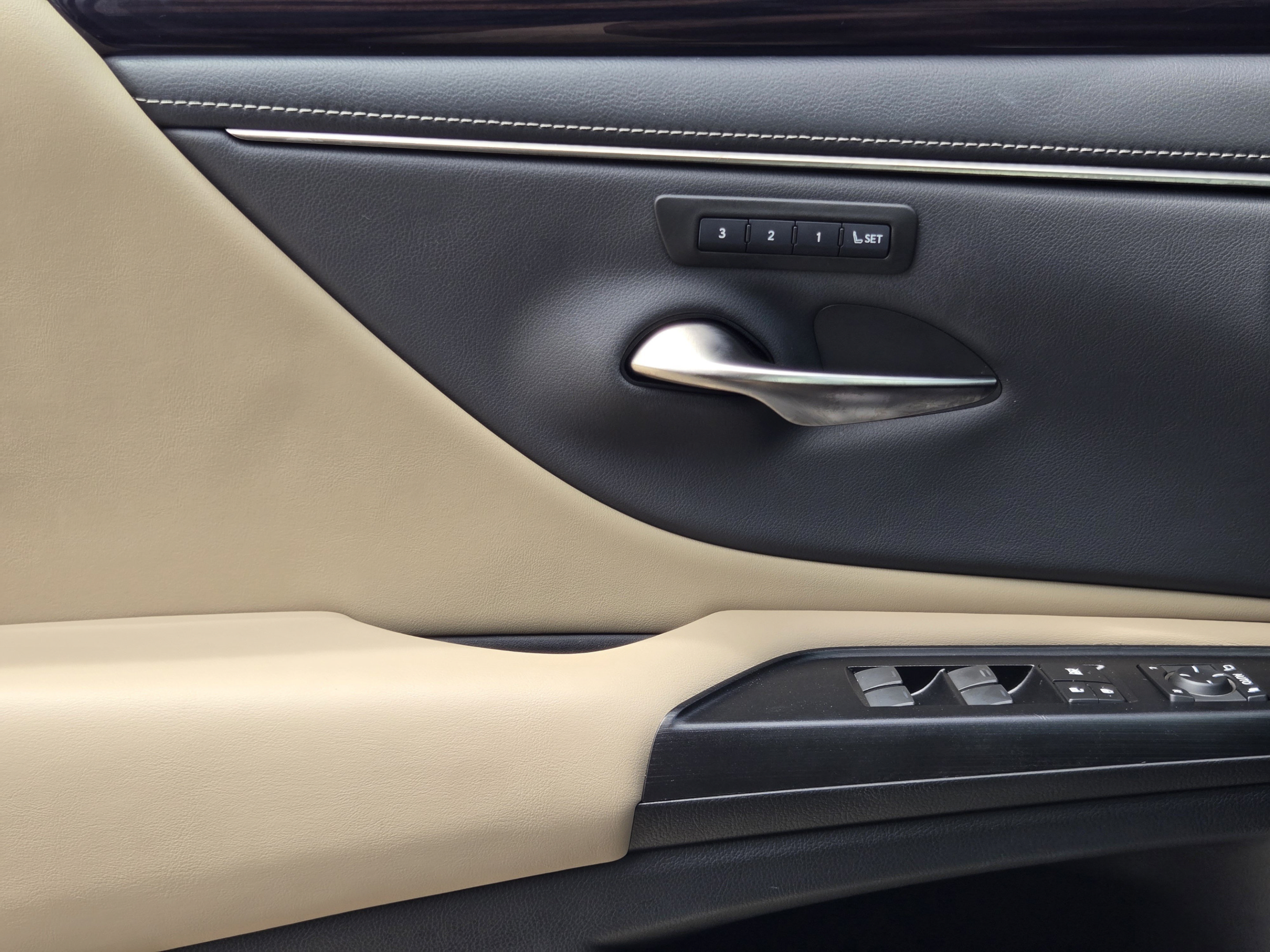 Used 2020 Lexus ES 300h w/ Premium Package FWD image 20