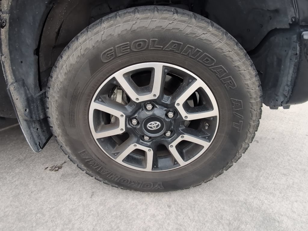 Used 2018 Toyota Tundra Limited w/ Limited Premium Package AWD/4WD image 33