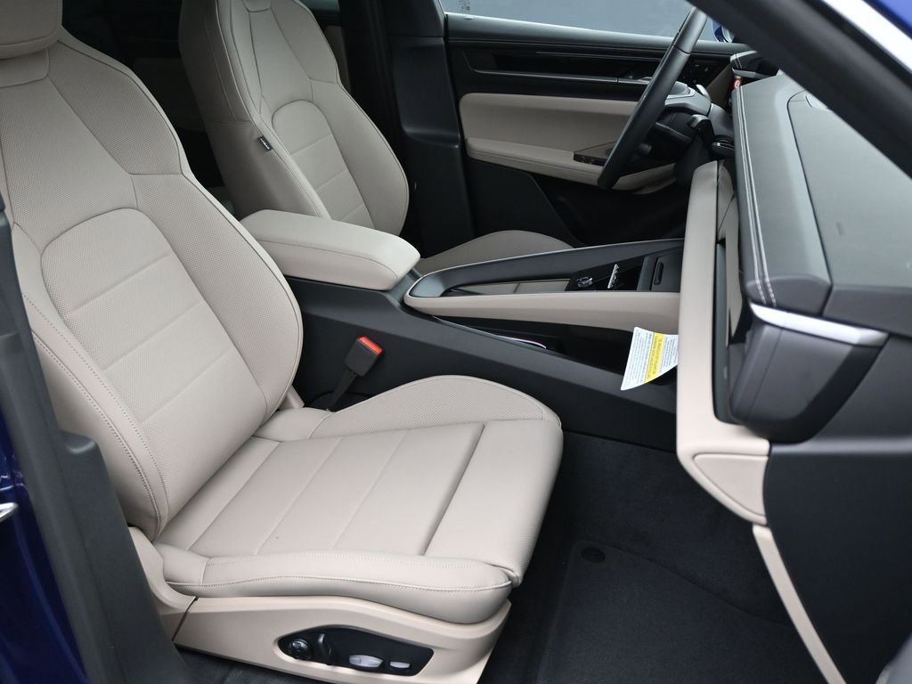 New 2025 Porsche Macan Electric RWD image 12