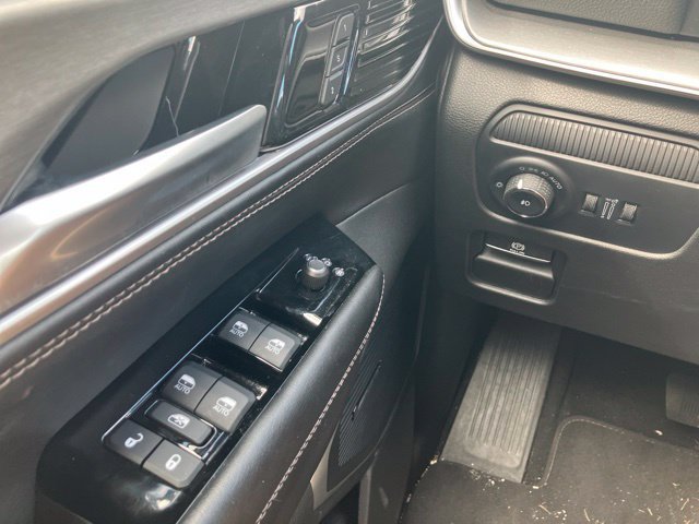 Used 2025 Jeep Wagoneer Series II AWD/4WD image 15