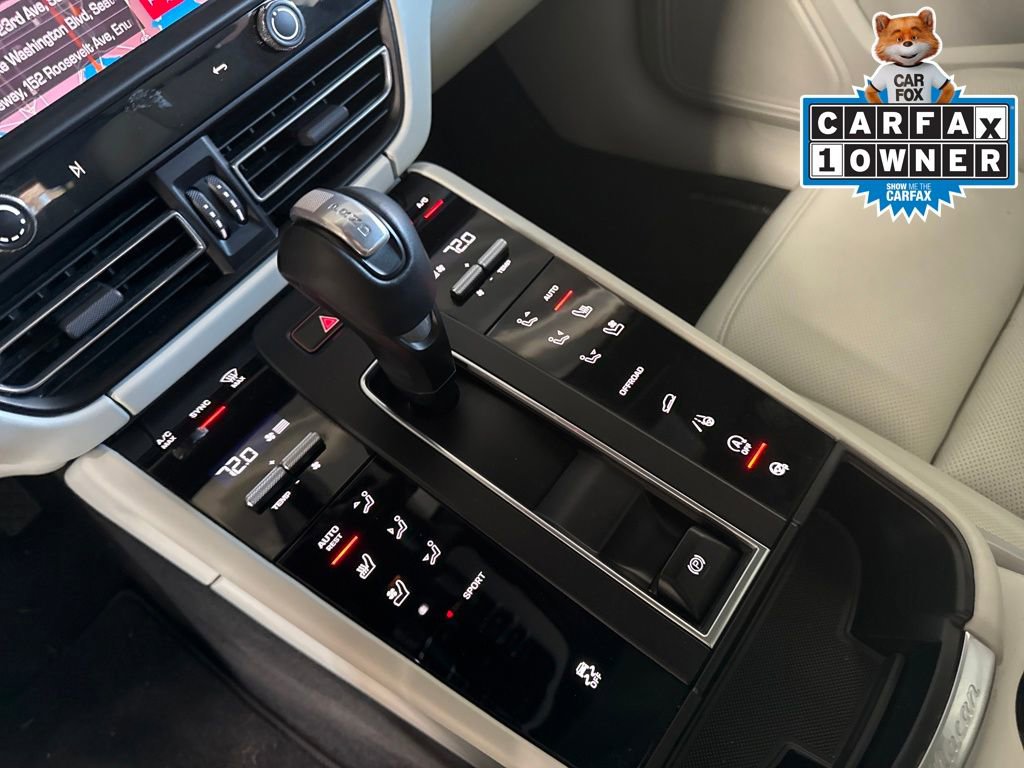 Used 2023 Porsche Macan Turbo image 27