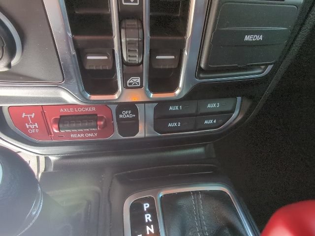 Certified 2024 Jeep Gladiator Mojave w/ Technology Group AWD/4WD image 17