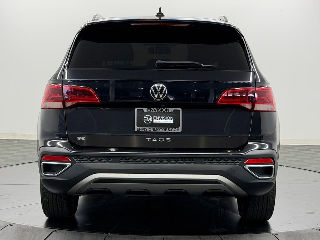 Used 2022 Volkswagen Taos SE w/ Panoramic Sunroof Package image 9