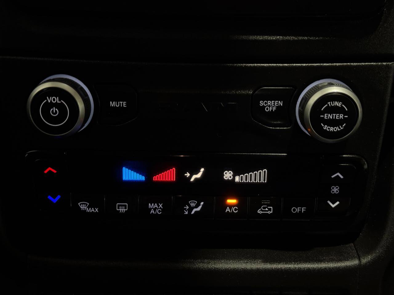 Used 2022 RAM ProMaster 2500 w/ Convenience Group image 18