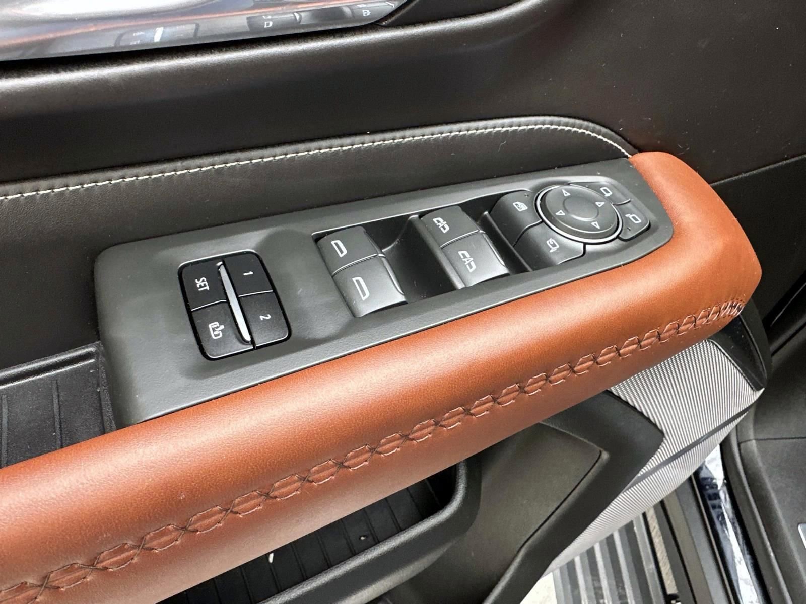 Used 2023 GMC Yukon XL Denali Ultimate image 12