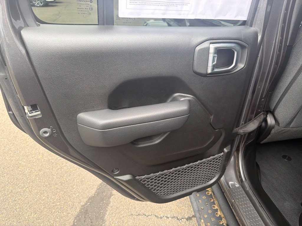 Used 2024 Jeep Wrangler Unlimited w/ Convenience Group AWD/4WD image 14
