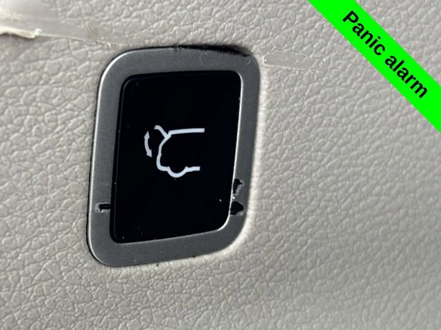 Used 2023 Chrysler Pacifica Touring-L image 37