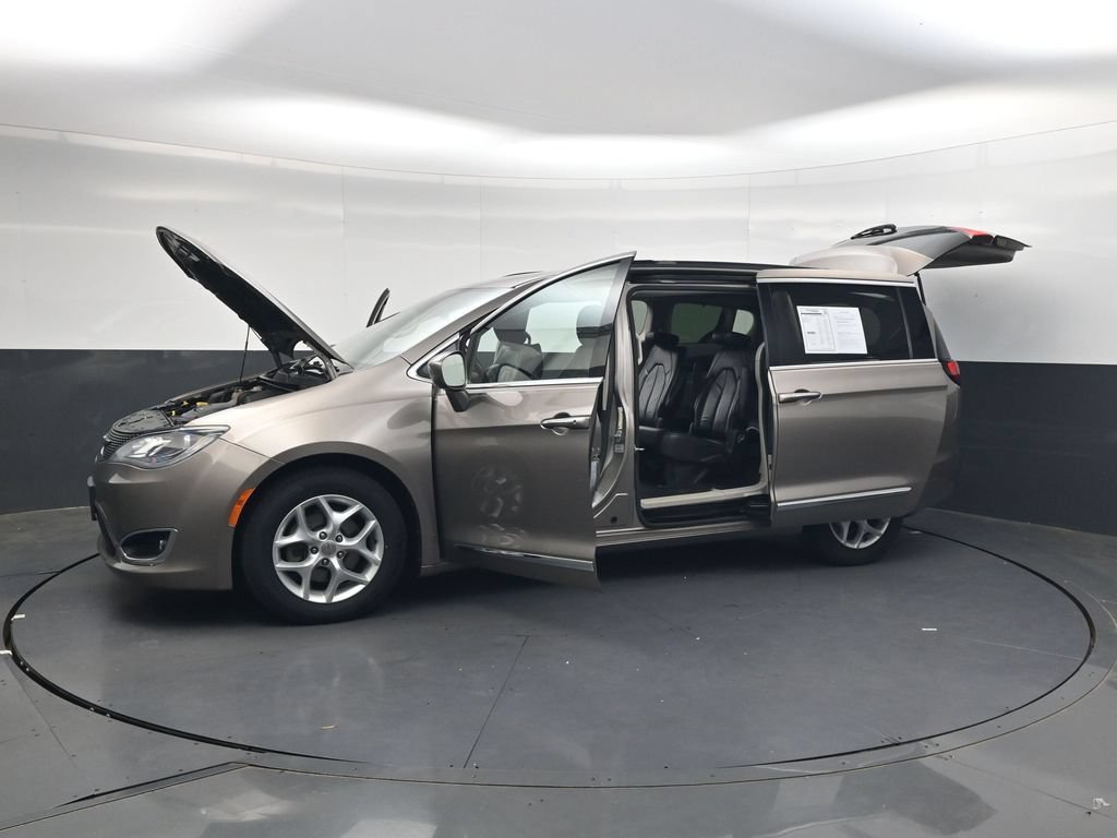 Used 2017 Chrysler Pacifica Touring-L w/ Tire & Wheel Group FWD image 44