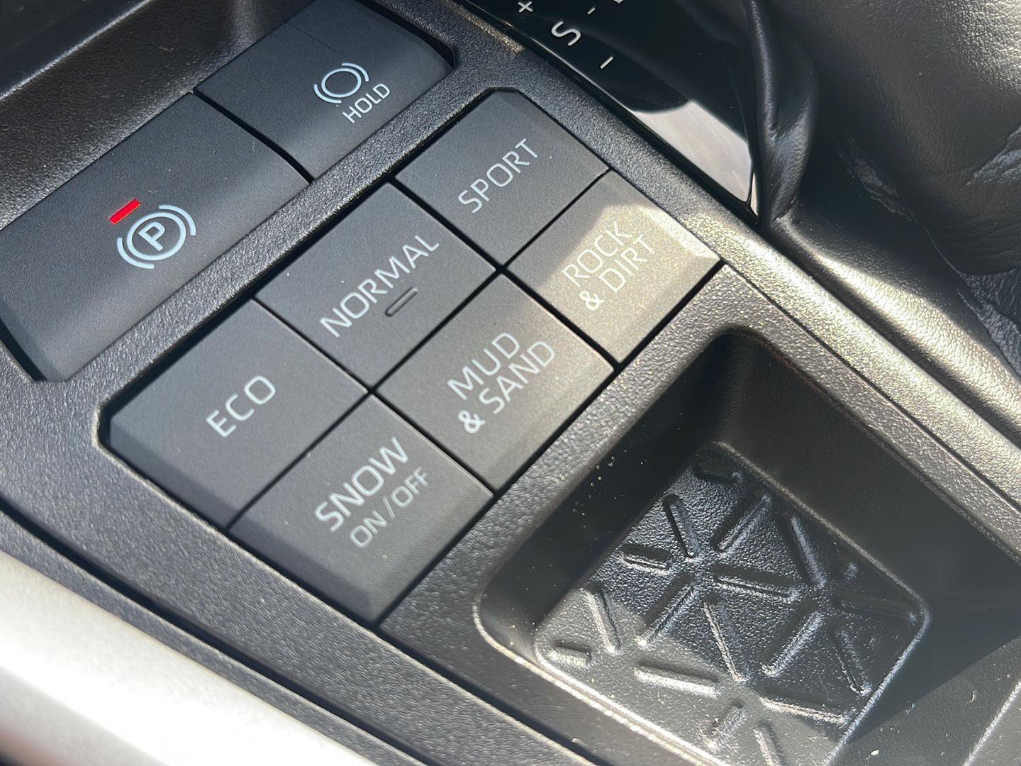 Used 2025 Toyota RAV4 XLE AWD/4WD image 30