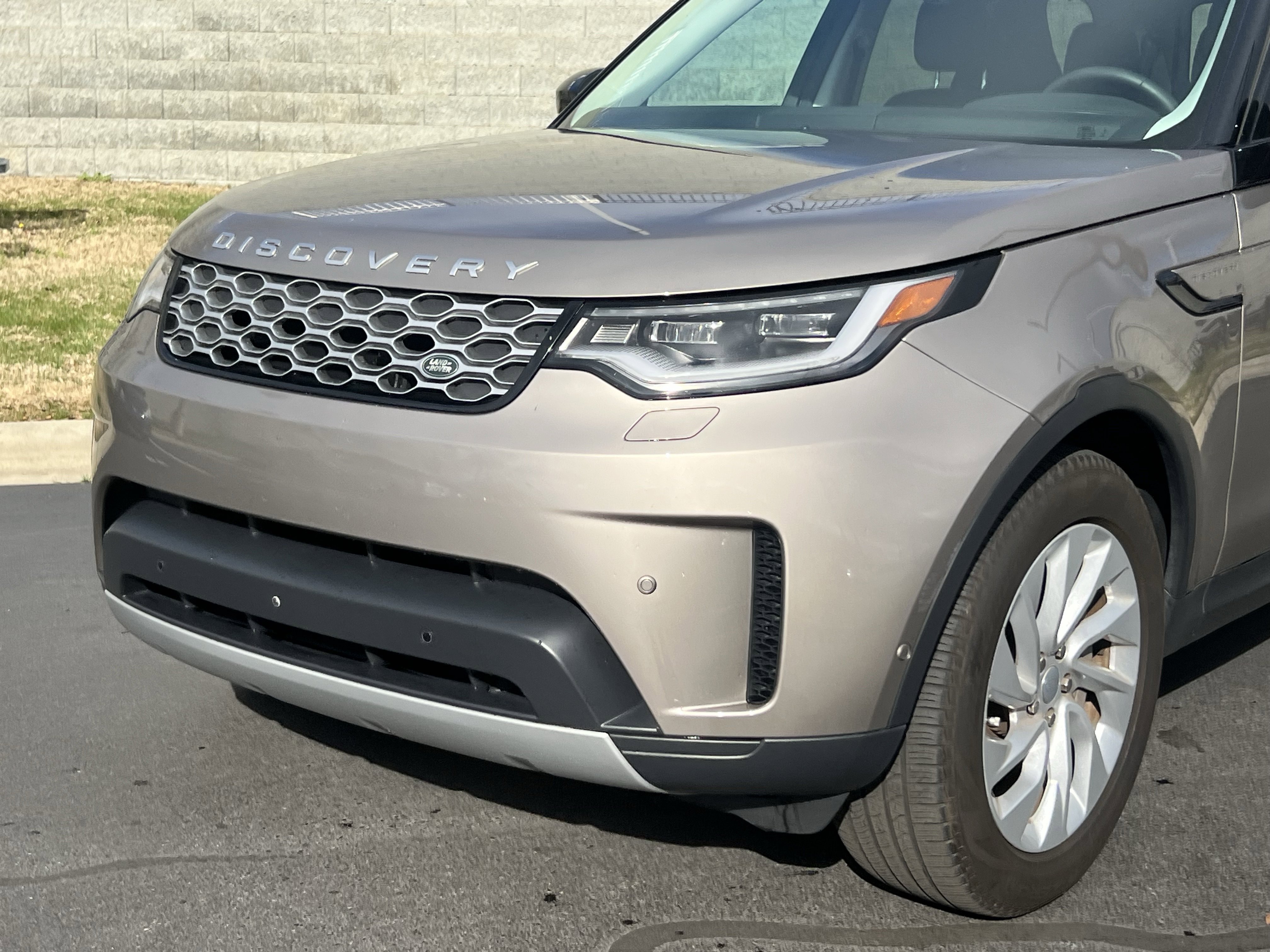 Certified 2024 Land Rover Discovery S image 10