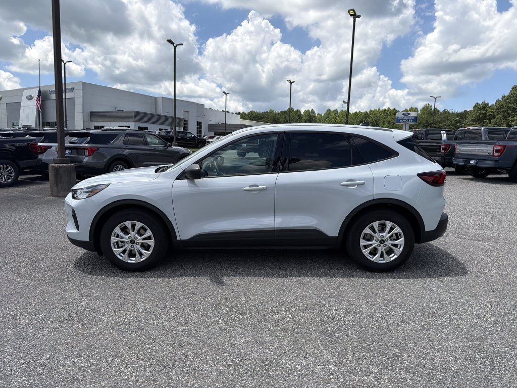 Used 2026 Ford Escape Active w/ Cold Weather Package FWD image 4