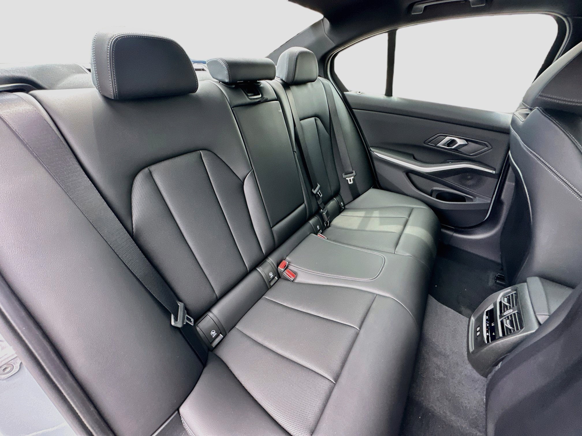 New 2026 BMW 330i Sedan w/ M Sport Package RWD image 24