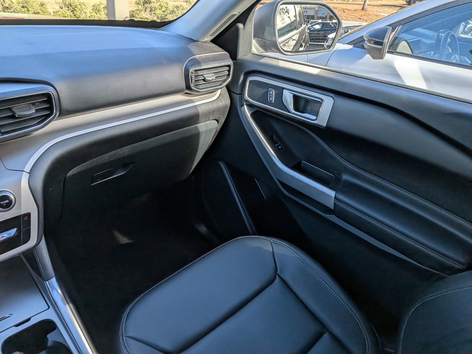 Certified 2023 Ford Explorer XLT w/ Equipment Group 202A AWD/4WD image 19